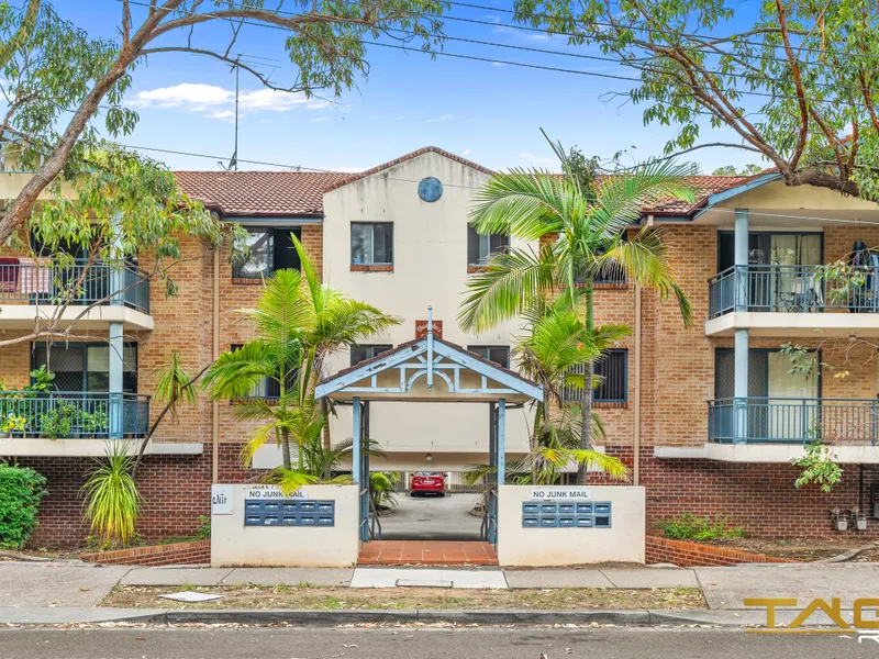APARTMENT IN HEART OF WENTWORTHVILLE!