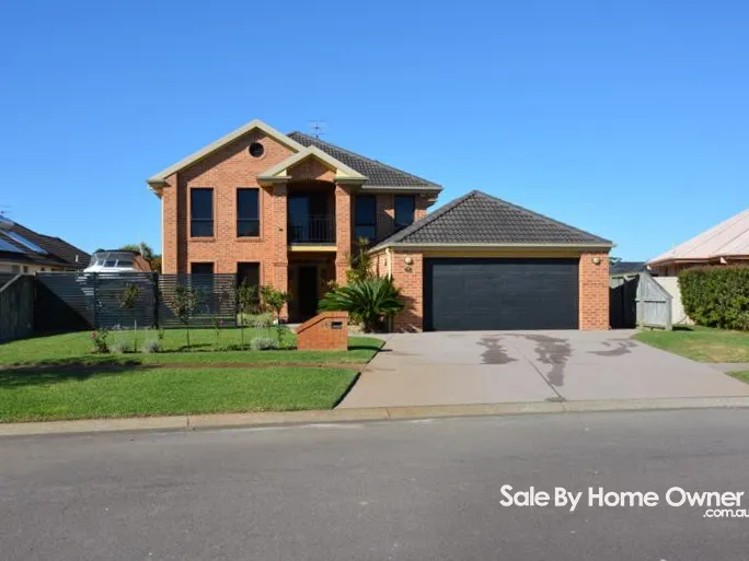 Peaceful Living with a Lake at your back  door.