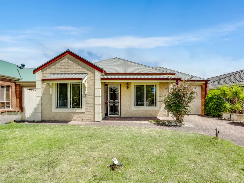 Peaceful location opposite the Horrie E Mayfield Reserve