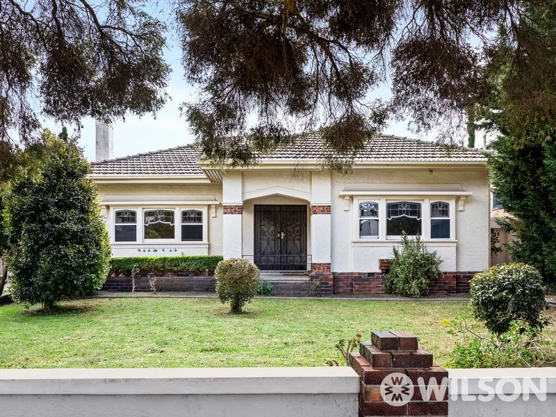 Renovated Art Deco delight in a blue ribbon address