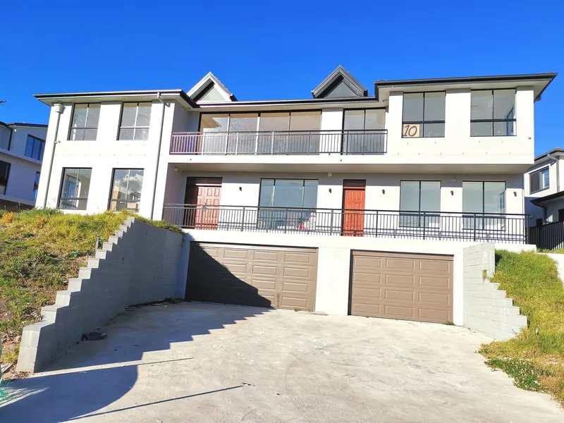 Brand New Luxury House $2300 per week