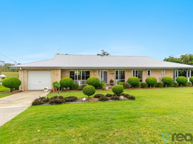 Gays Hill Location, Recently renovated 5 bedroom home on a tidy easy care block with sweeping rural views