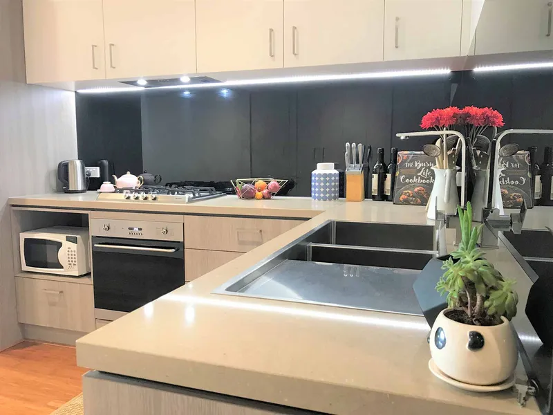 2 Bed  2 bathrooms right by Coburg train station!