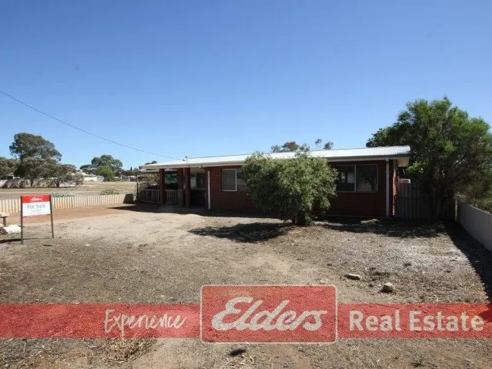 TIDY & FRESH BRICK HOME