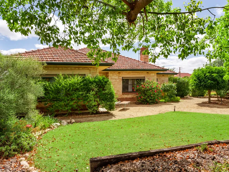Lovely Sandstone Bungalow on Corner Allotment
