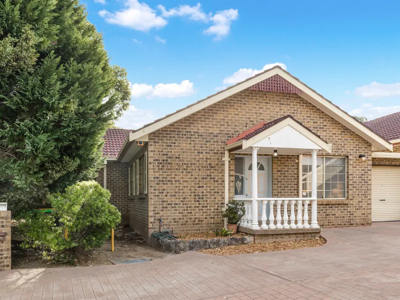 Three bedroom brick villa in convenient locale