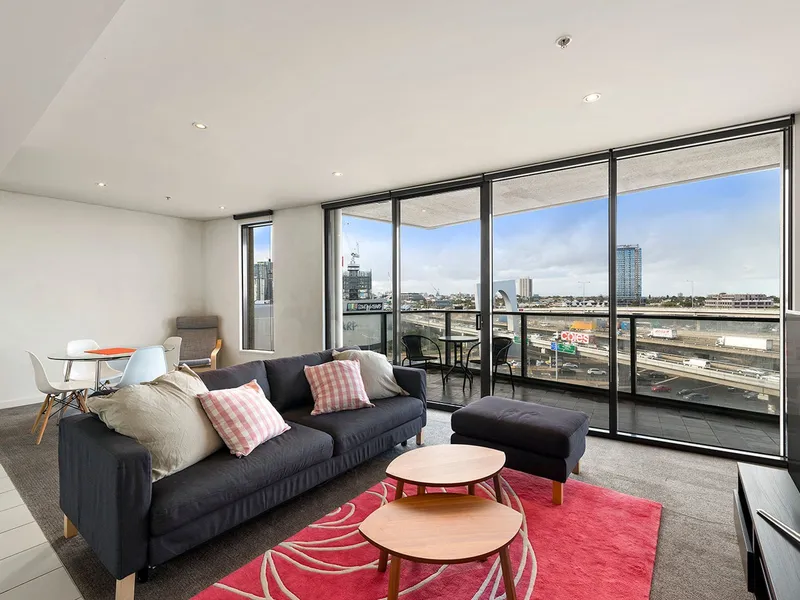 Fully furnished- Fanciful living in Yarra’s Edge