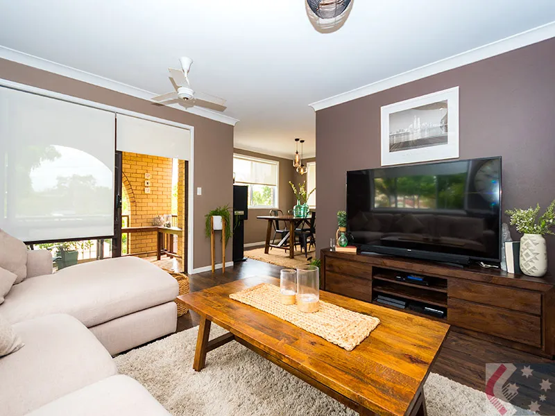 Trendy Unfurnished 2 Bedroom Apartment - Central Location - Spacious in Design - Close to shops and the Broadwater