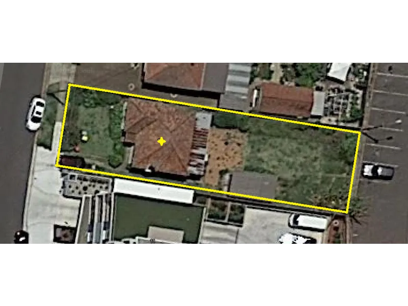 ATTENTION BUILDERS-DEVELOPERS! CLOSE TO ALL AMENITIES! 