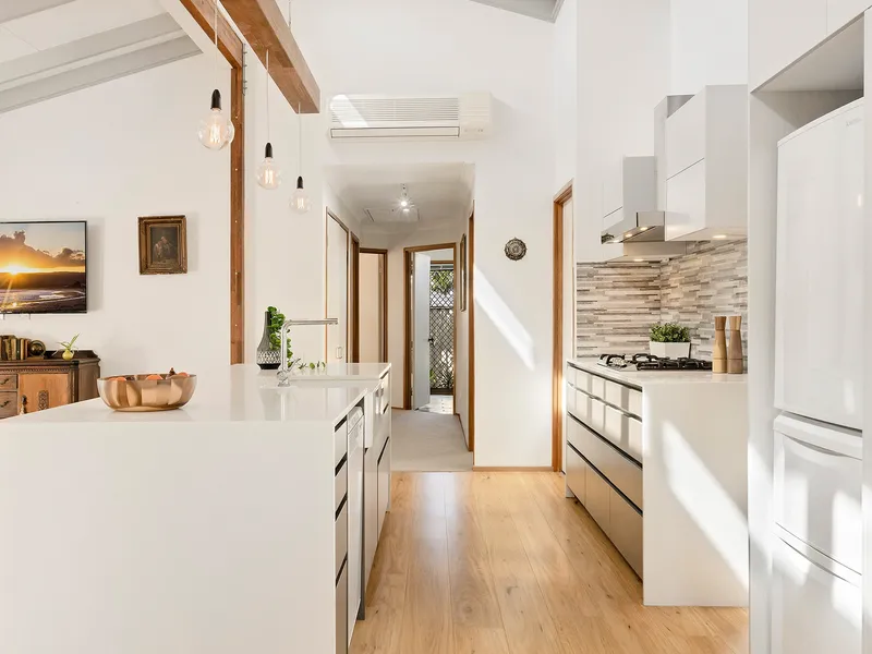 Elegant Oasis: A Fusion of Style and Practicality at 5 Circle Court