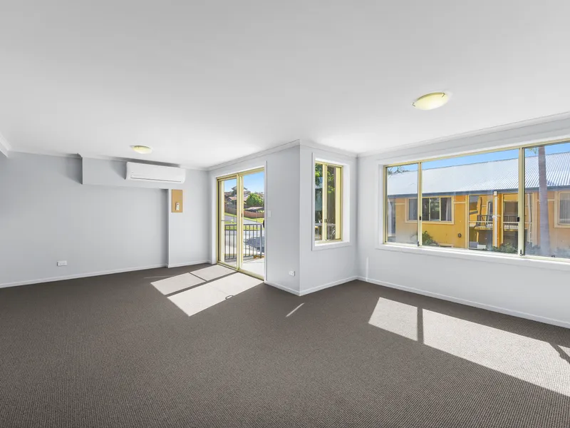 Spacious 3 Bedroom Apartment!