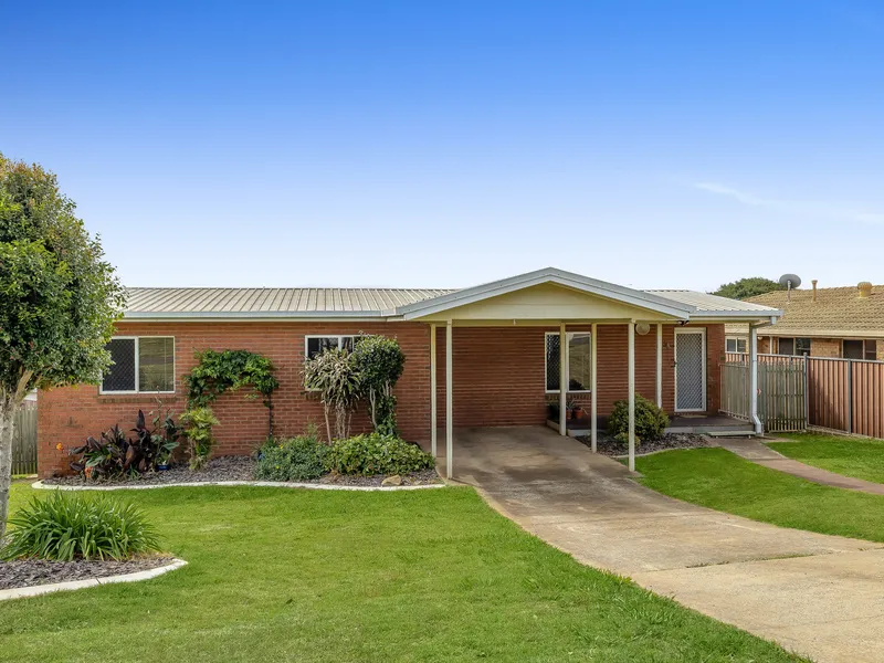 CHARMING HOME CLOSE TO PARKS AND SHOPS