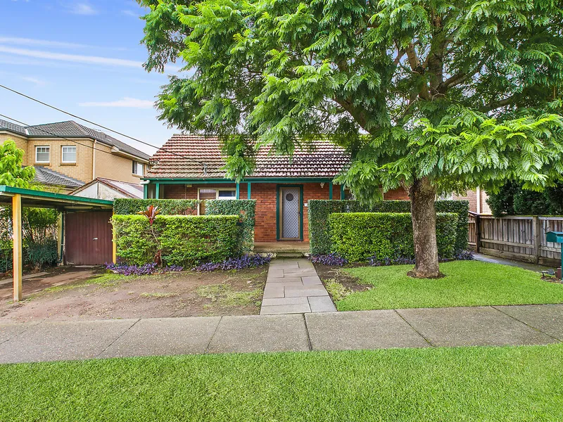 Redevelop or invest with this versatile residence