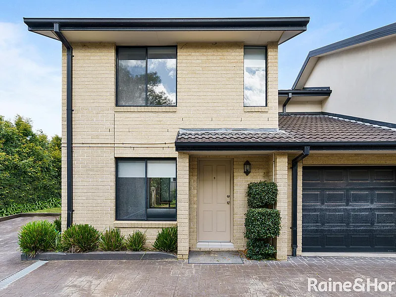 Well Maintained Townhouse In Great Location