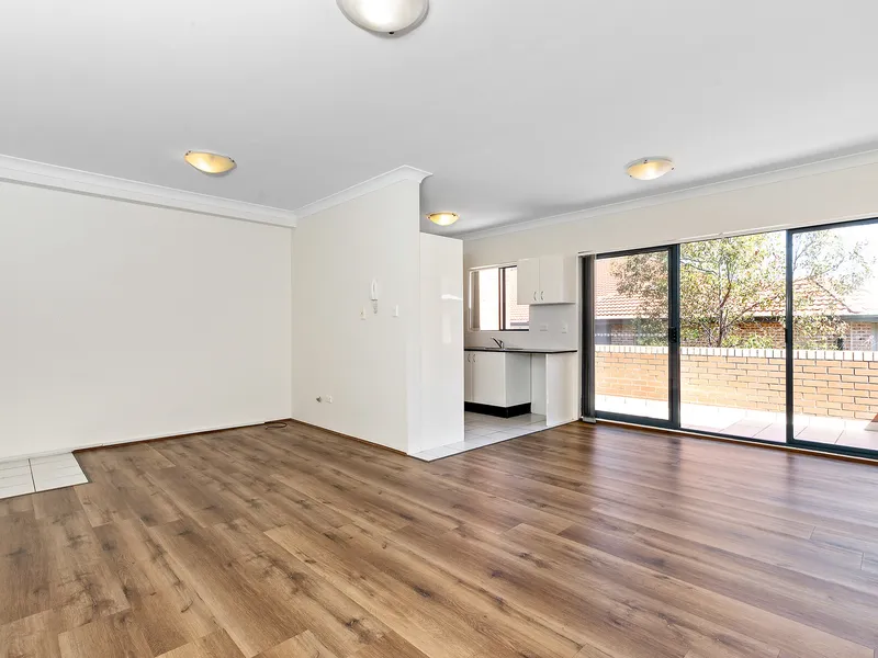 RENOVATED 2 BEDROOM APARTMENT, WITH GAS COOKING & AIR CONDITIONER