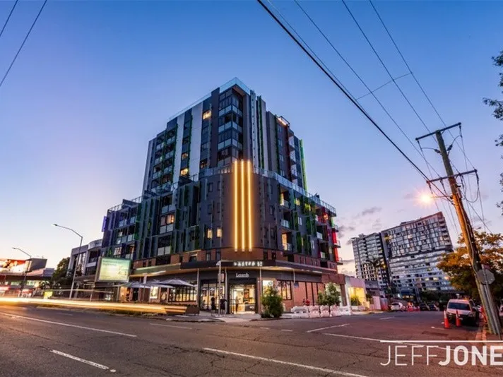 Stunning One Bedroom With Views to Mount Cootha