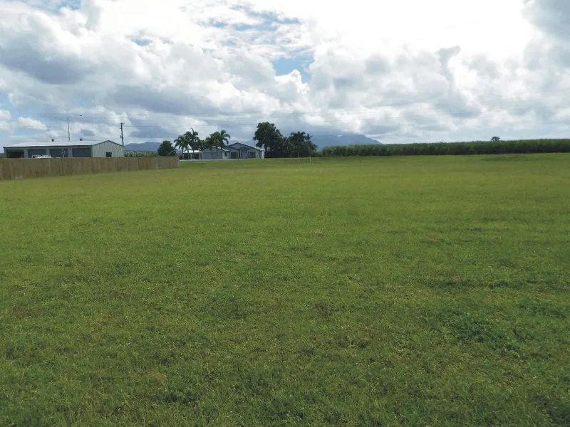 RIVERDOWNS ESTATE - Buy in this larger block estate !