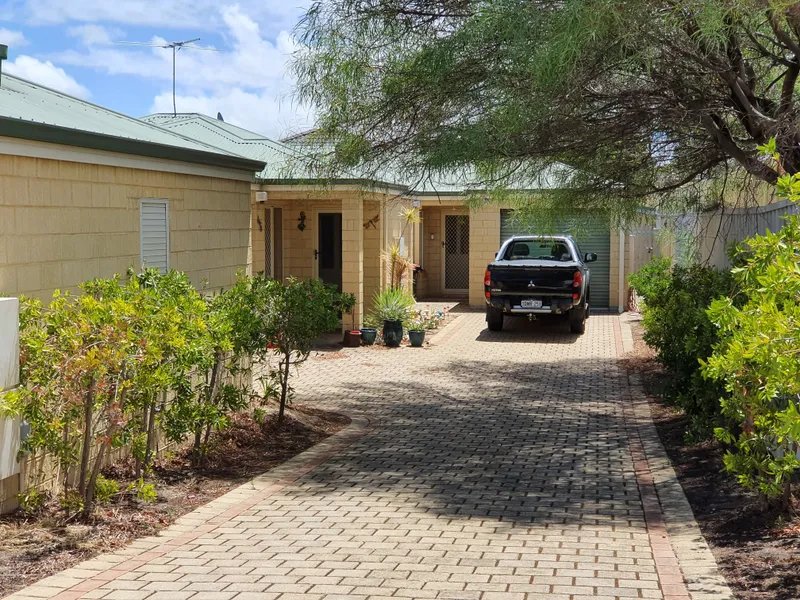 LARGE PRIVATE & SECURE REAR VILLA