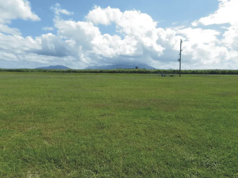 RIVERDOWNS ESTATE - Buy in this larger block estate !