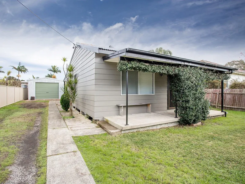 Three bedroom cottage close to the water