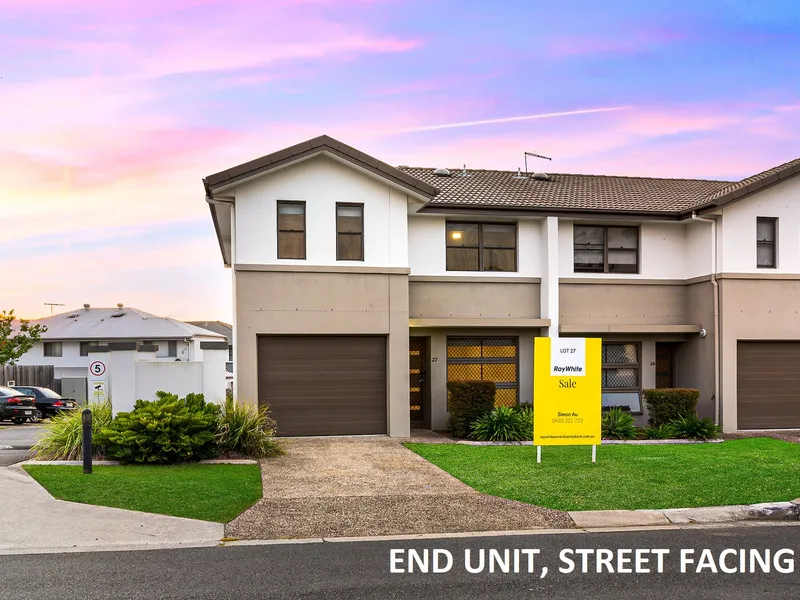 HUGE MODERN TOWNHOME | 2 LIVING AREAS | END UNIT & STREET FRONTAGE | WALK TO SCHOOLS, SHOPS & CITY BUSES!