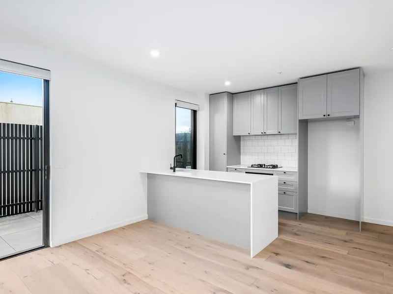 Brand New Luxurious and Executive Living (Over sized 122m2)