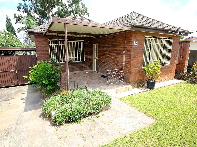 Great location walk to schools, shops and public transport.