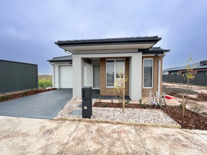 Brand New Modern Haven in Tarneit | Three-Bedroom House Available Now!