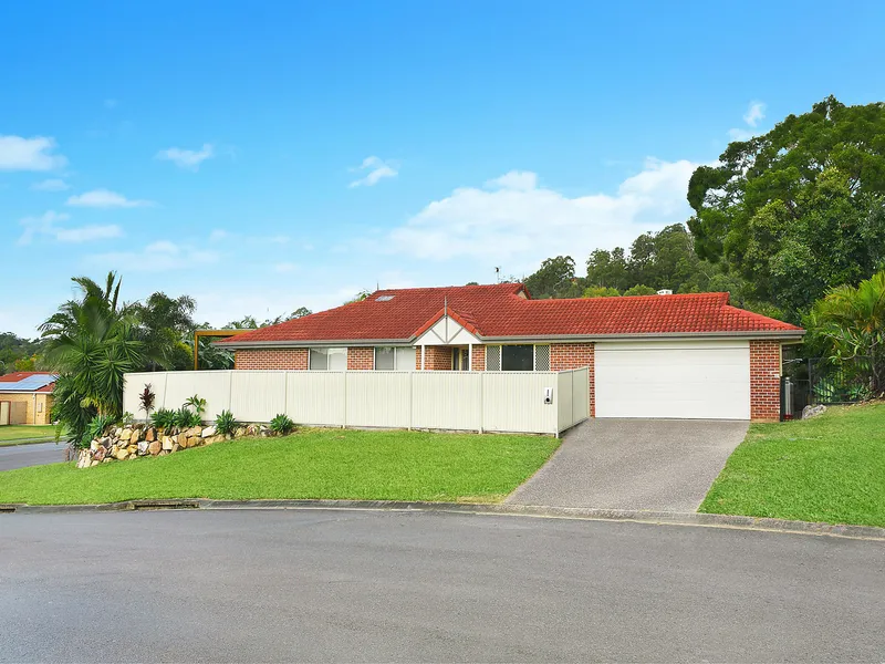 Family entertainer in sought-after Elanora location