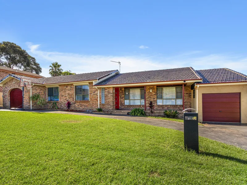 Modern 4 Bedroom Home with Inground Swimming Pool