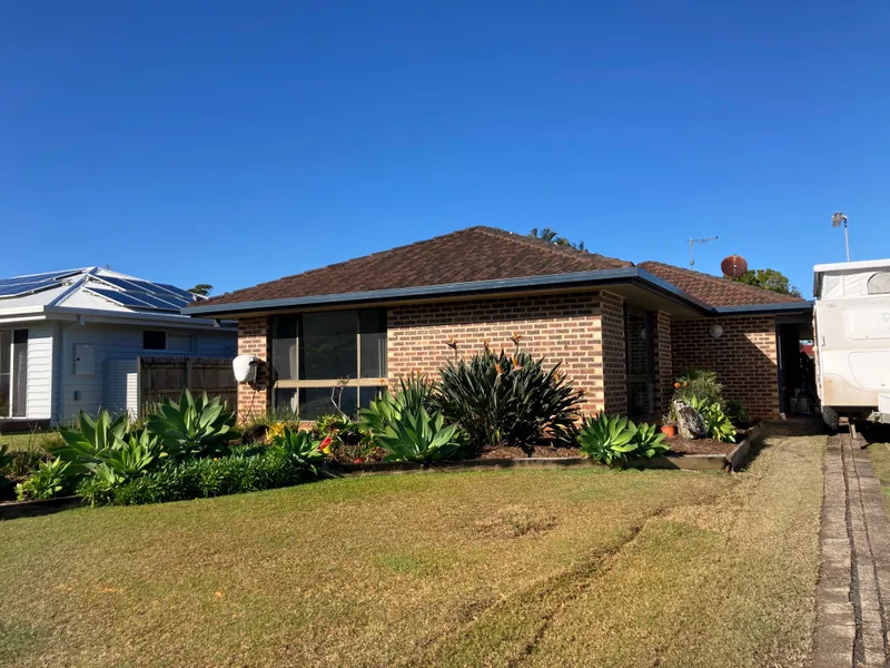 Family home in prime Shaws Bay location