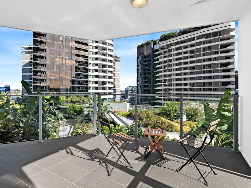 Fully Furnished Inner-City Oasis!