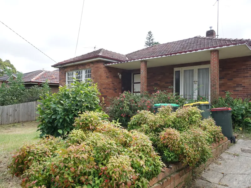 Charming Full Brick Home - Short Walk to Rail, Schools & Shops