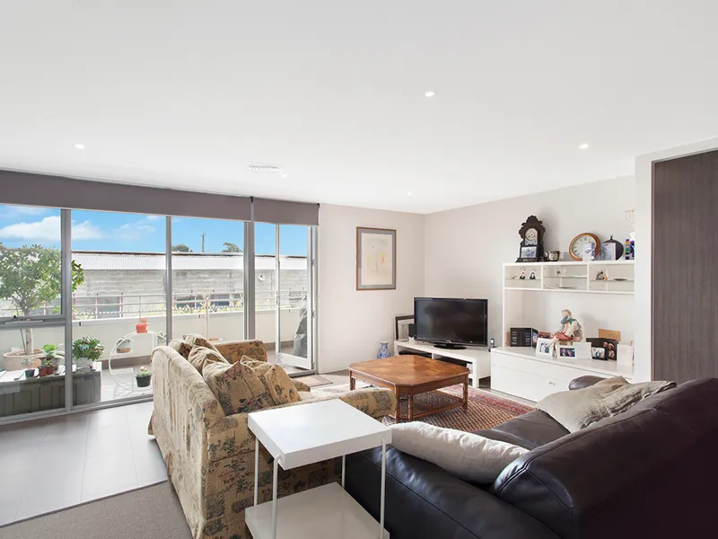 MODERN TWO BEDROOM, TWO BATHROOM APARTMENT WITH PARKS AT YOUR DOOR!