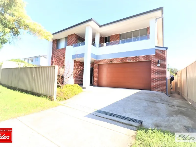MODERN LUXURY 6 BEDROOMS HOUSE, 4 BATHROOMS, DUCTED A/C, DOUBLE LOCK UP GARAGE, GAS COOKING. CLOSE TO LIDCOMBE STATIONS, SHOPS.