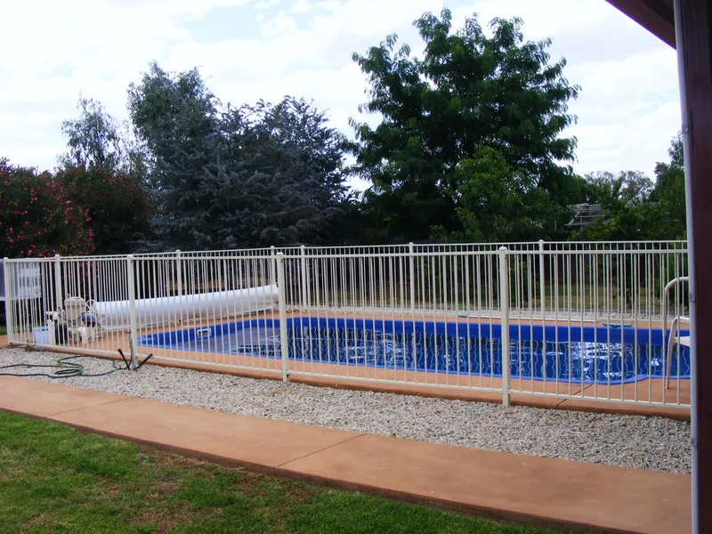 Huge Country House 320sqm is the house alone on 1500sqm of land with- Inground Pool