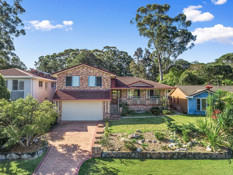 Executive Sawtell Home - options of 6 or 12 Month Leases on Application