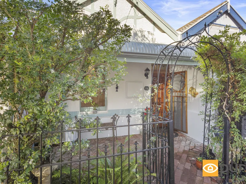DELIGHTFUL HERITAGE LISTED CHARACTER HOME!