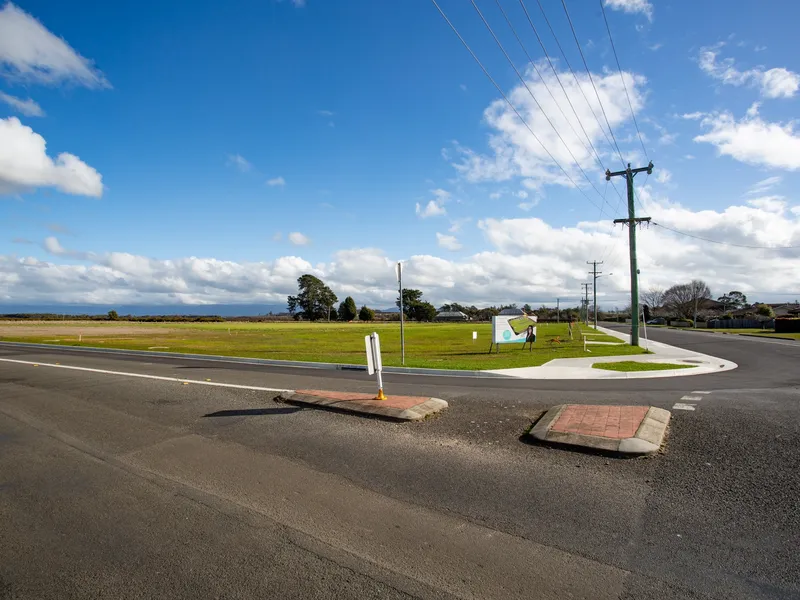 Level * corner position * North facing