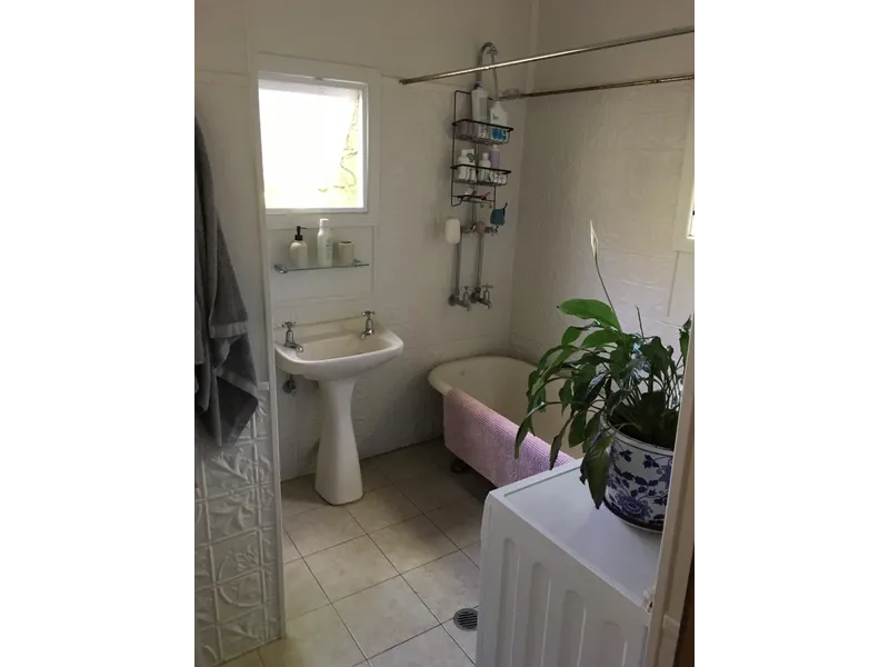 Delightful studio apartment with separate access