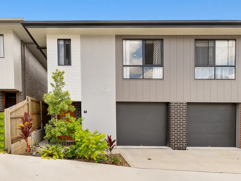 Near New Modern Townhouse on Waler!