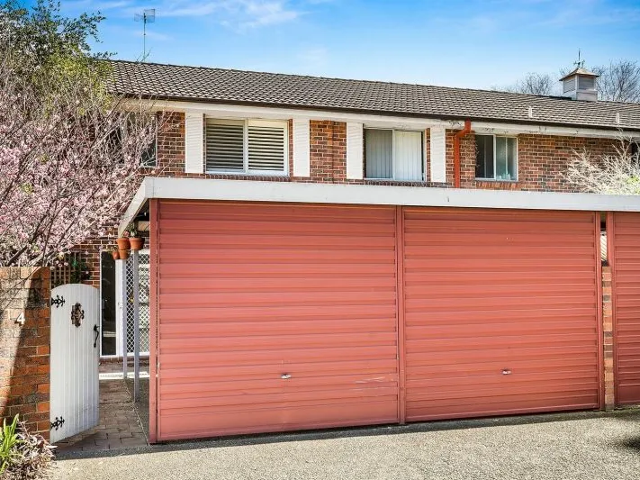 Ultra Convenient Double-brick Townhouse in Parramatta CBD