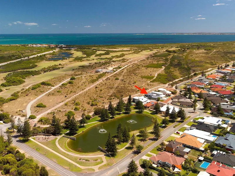 Fantastic 2 Story 4 x 2. Backing onto golf. Views forever!