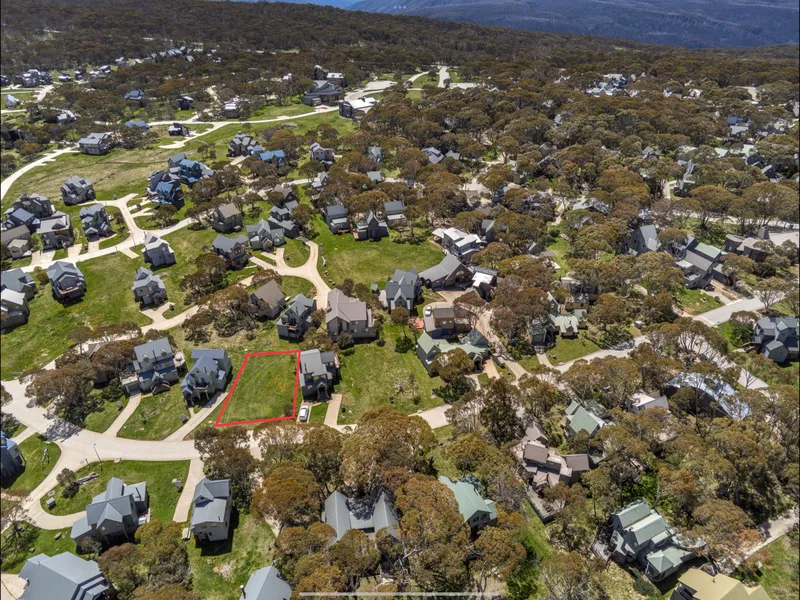 LARGE BUILD FOOTPRINT WITH PLANS