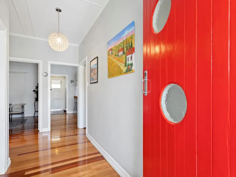 CHARM AND READY RIGHT NOW!