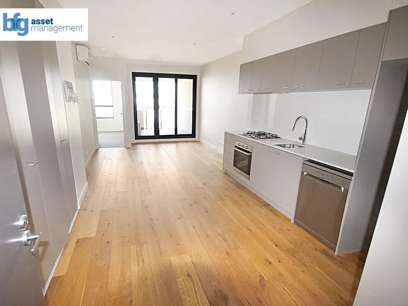 Modern & spacious 2 bedroom apartment - single allocated car space