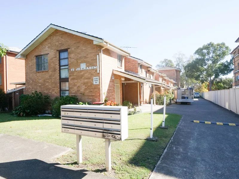 GOOD CONDITION THROUGHOUT