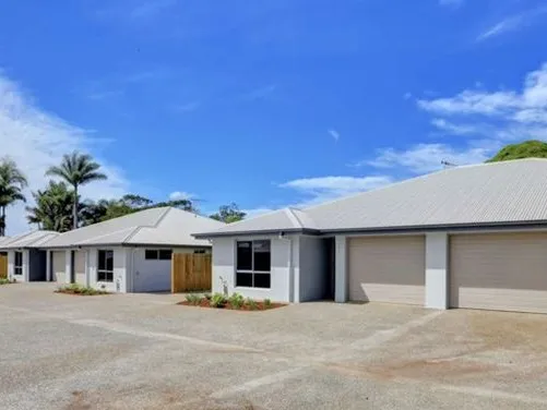 LUXURY VILLA CLOSE TO TOWN CENTRE