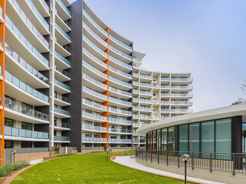 Modern Spacious Apartment Available to Move in NOW !!!