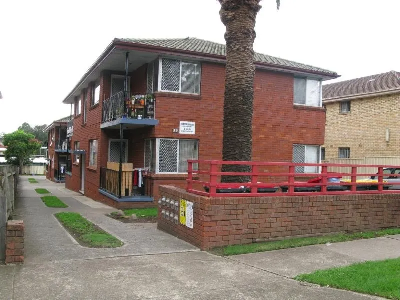 2 BEDROOM UNIT IN LAKEMBA - CLOSE TO STATION!